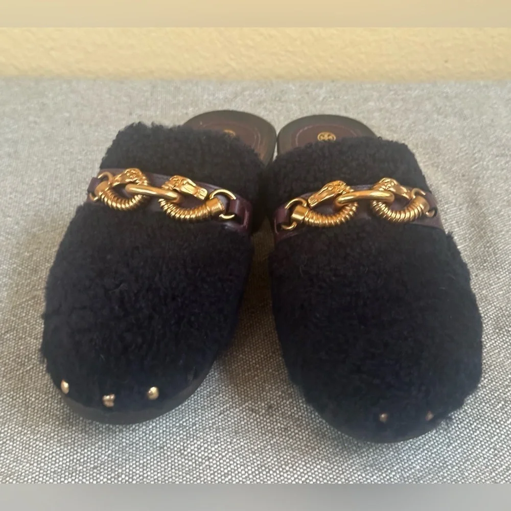Tory Burch Jessa Clog With Horse Bit In Black Shearling Size 6.5